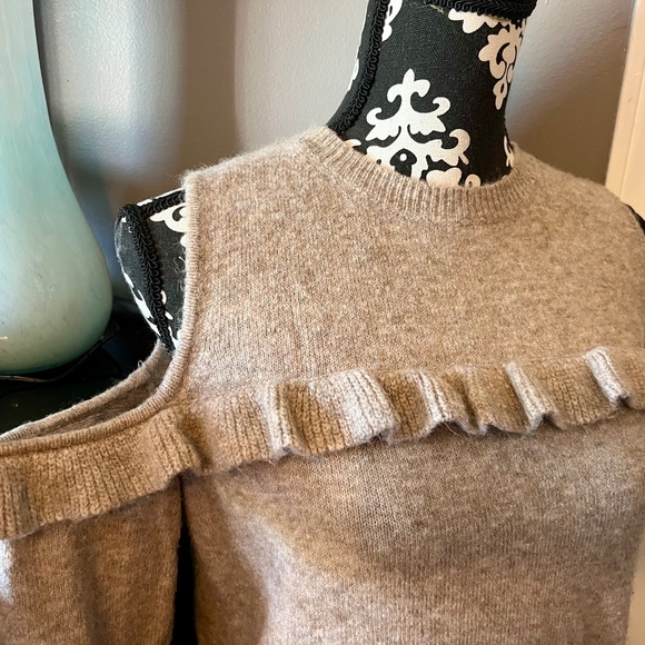 LOFT cold shoulder sweater - Picture 4 of 4
